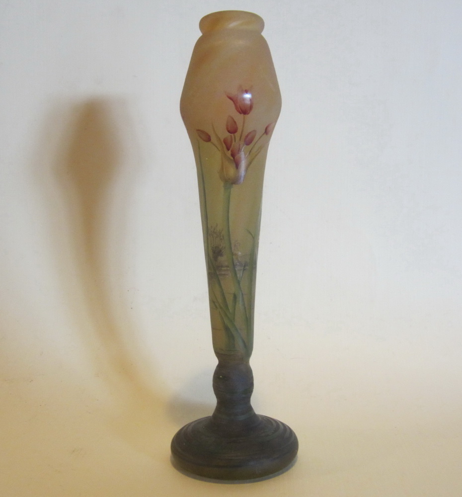 Gorgeous art nouveau acid etched DAUM NANCY cameo glass vase with flower decoration