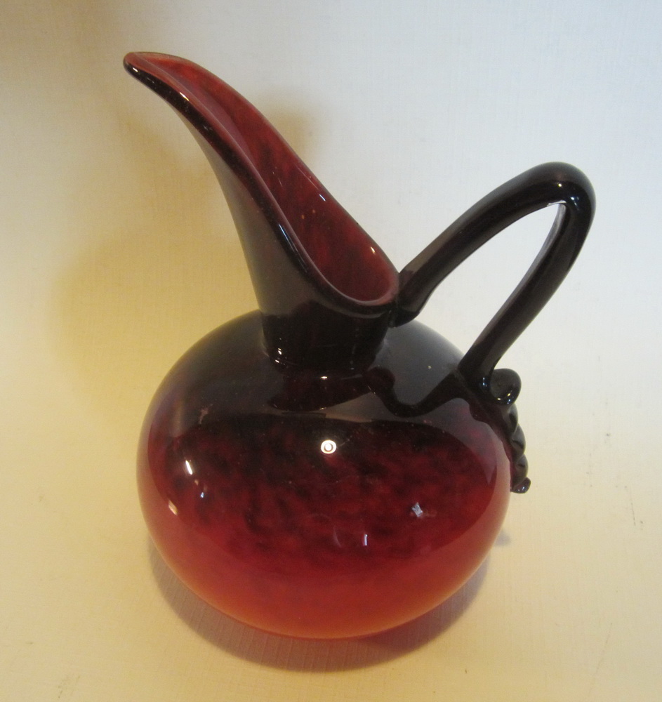 antique Schneider pitcher in vermilion red and dark purplish red colors typical of the origins of the "Jades" series in 1923-1924